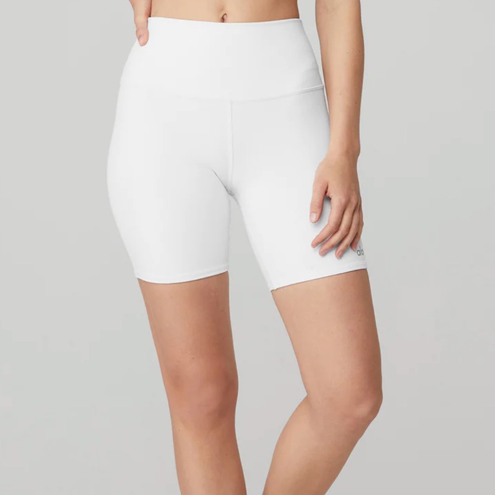 Alo 7” white high waist biker short